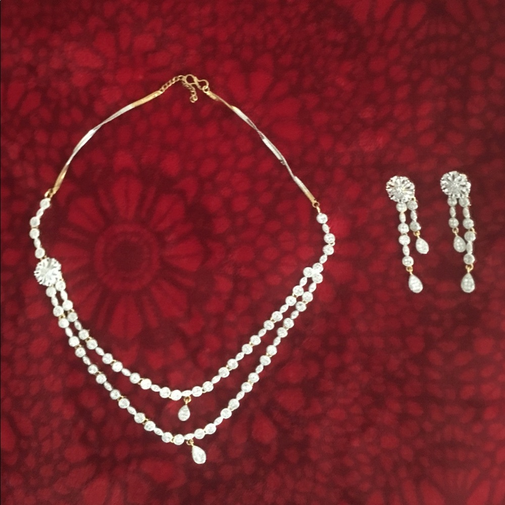 Adorable Gold plate necklace set